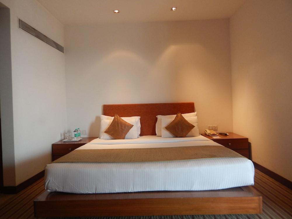 Hotel Parc Estique Pune Exterior foto