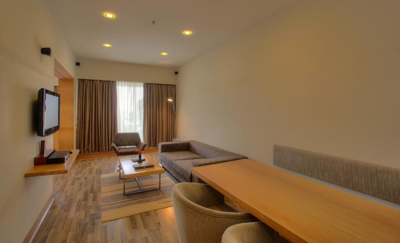 Hotel Parc Estique Pune Exterior foto